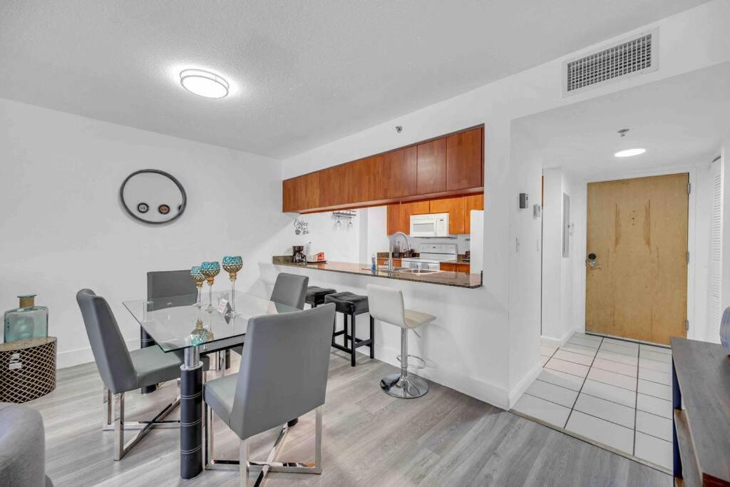 Spacious 1Bedroom Unit Brickell-Free Parking Майами Экстерьер фото